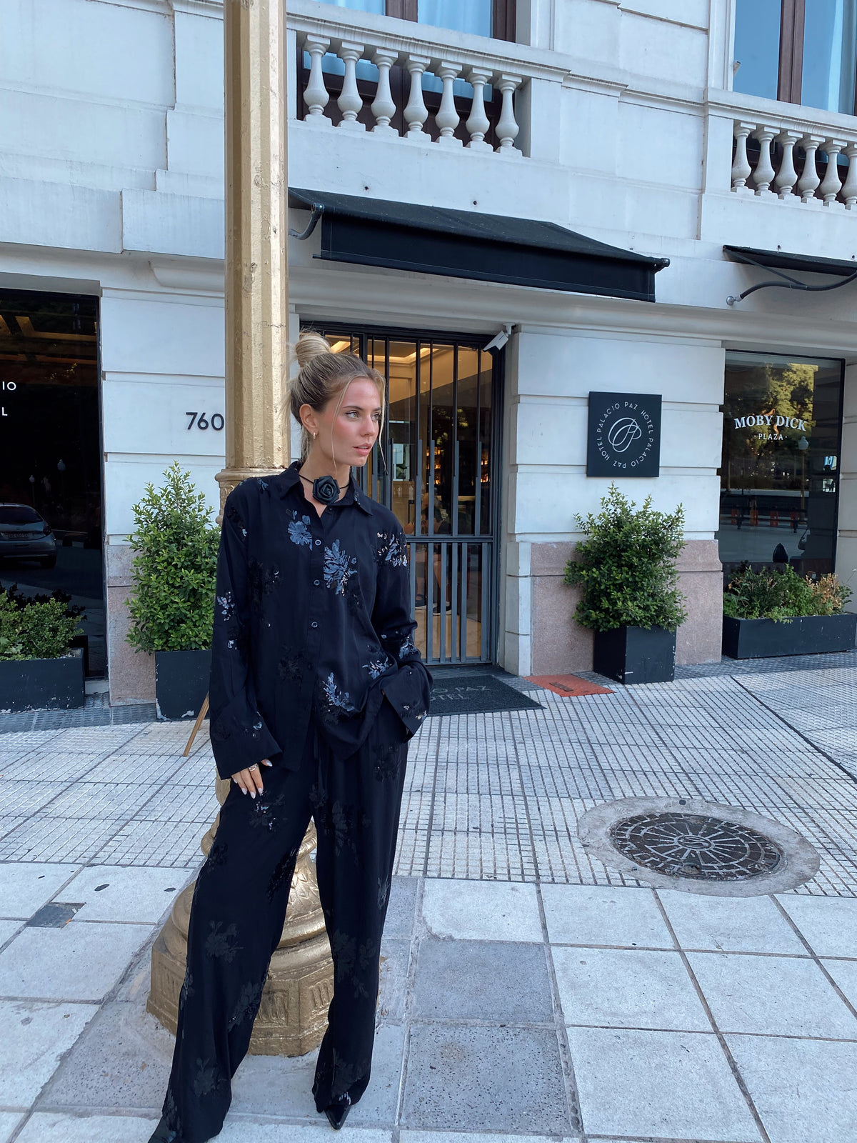 Conjunto Flores Lentejuelas – Elegante Total Black (Camisa + Pantalón) | Starfish