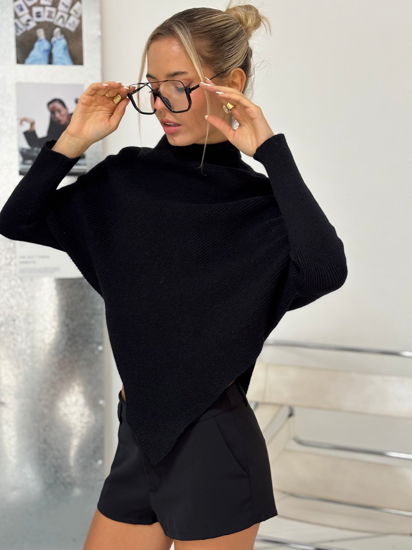 SWEATER NEGRO ASIMÉTRICO
