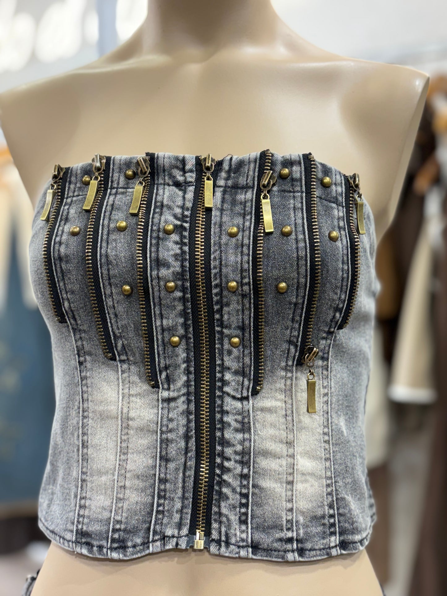 Top Strapless Gris con Cierres Decorativos | Starfish