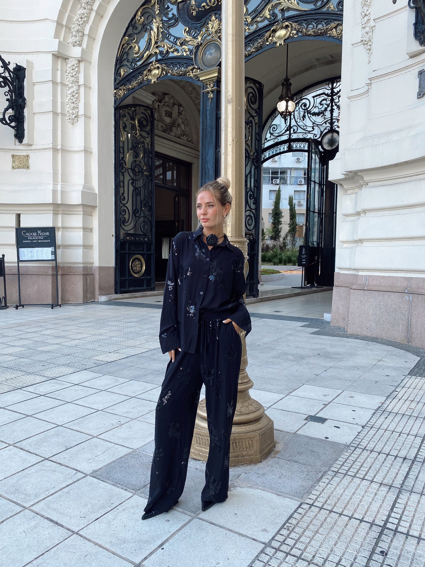 Conjunto Flores Lentejuelas – Elegante Total Black (Camisa + Pantalón) | Starfish