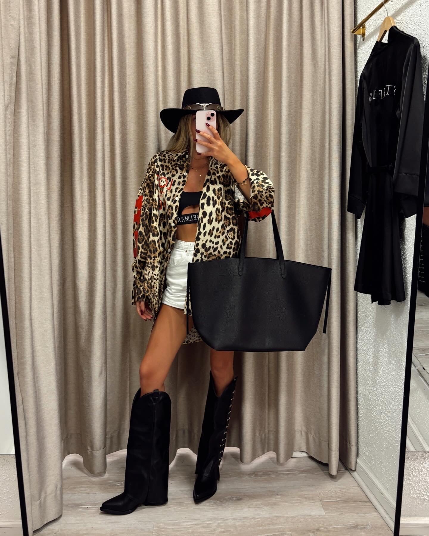 TEXANA BLACK TACHAS
