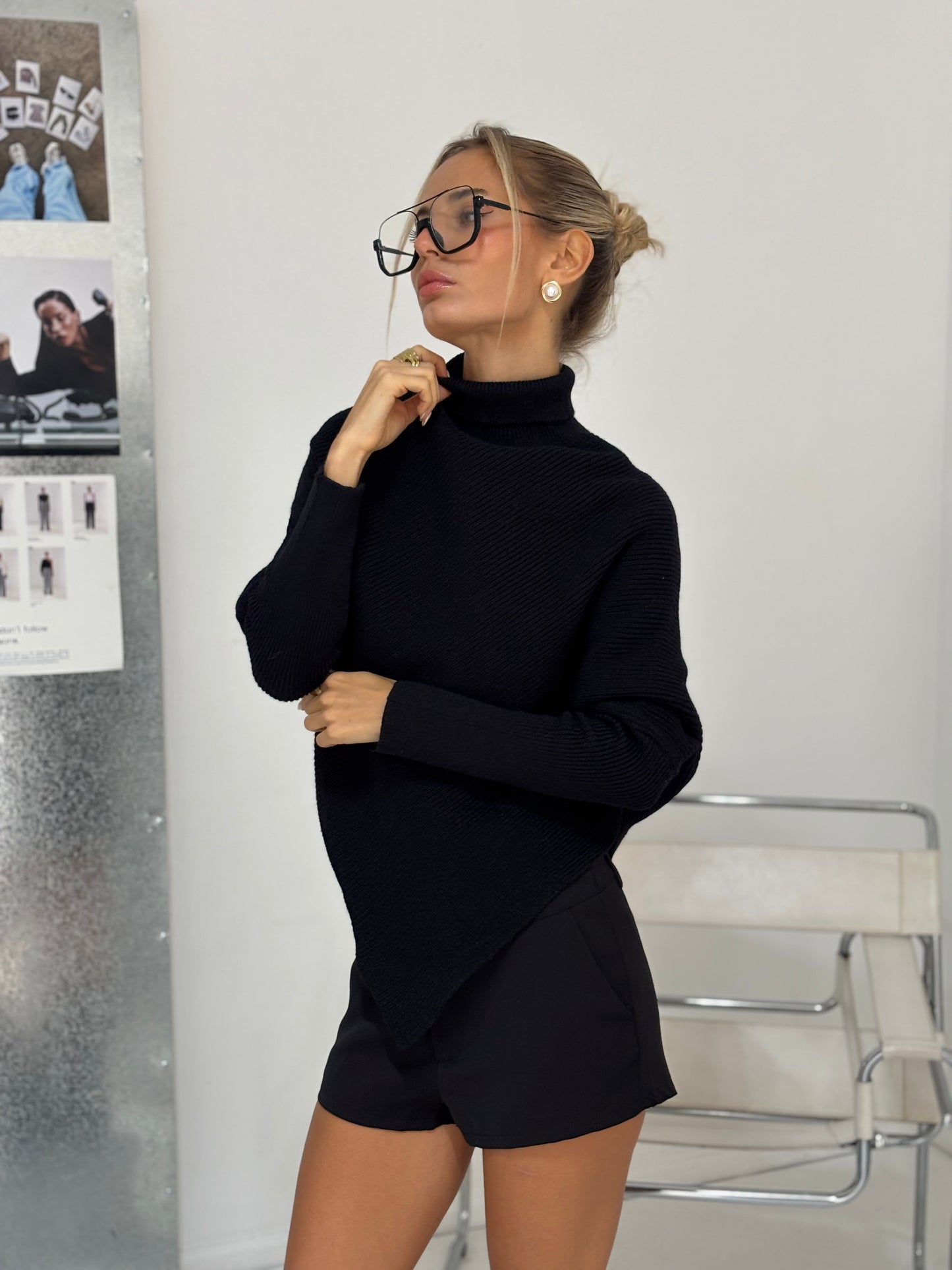 SWEATER NEGRO ASIMÉTRICO