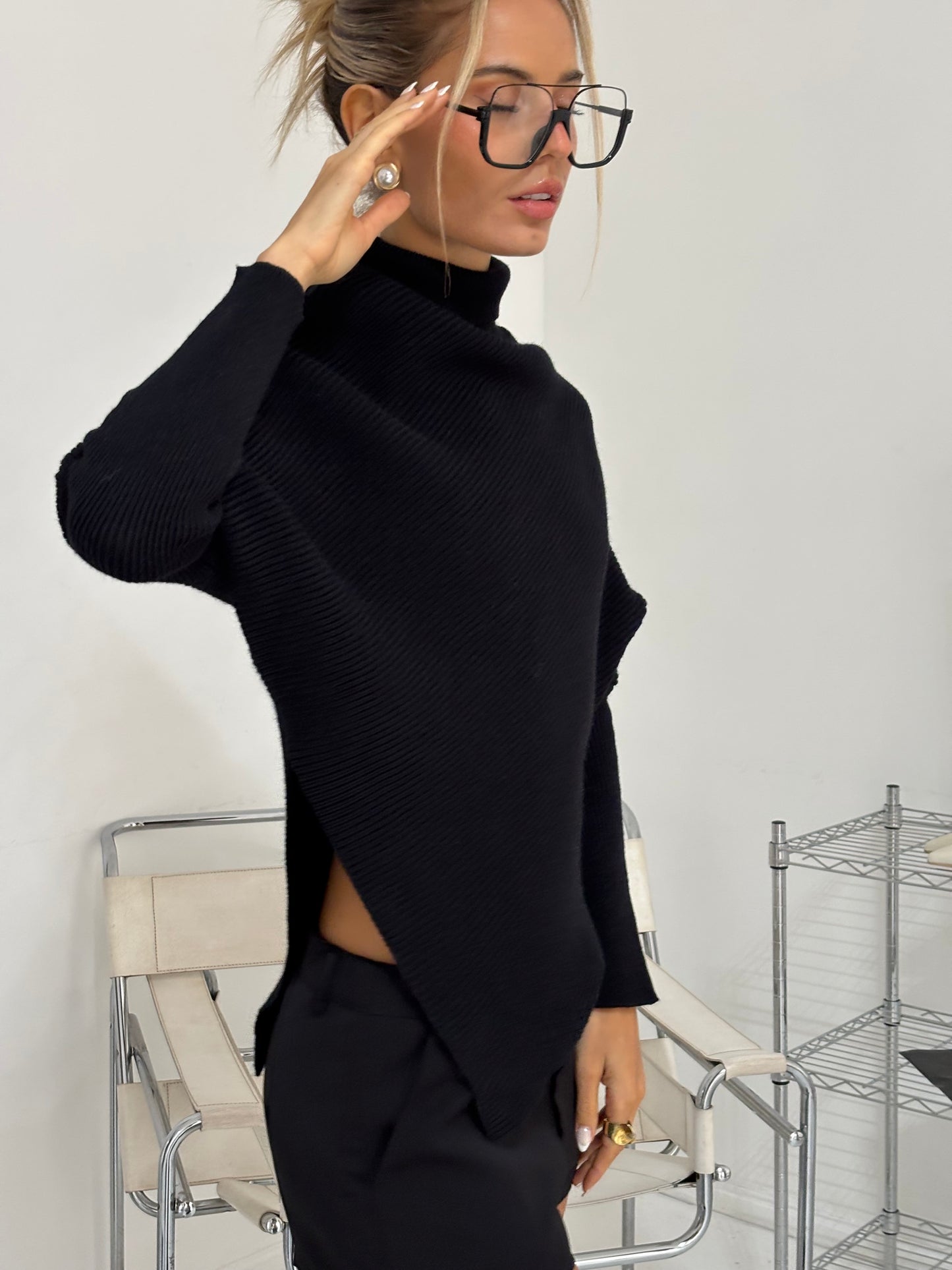 SWEATER NEGRO ASIMÉTRICO