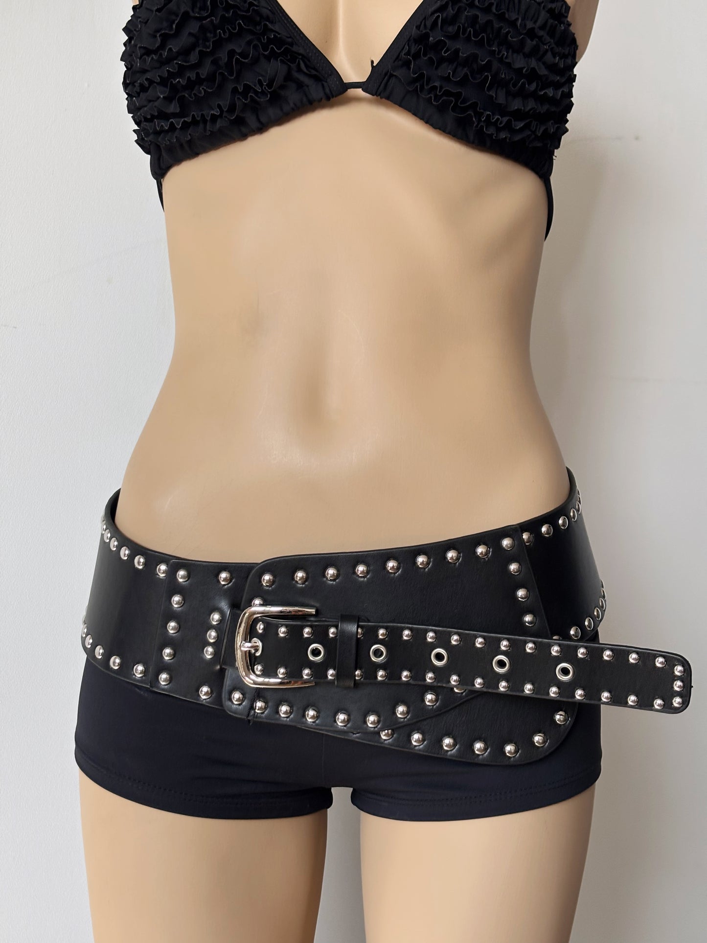 Cinturón con Tachas – Eleva Tus Looks | Starfish