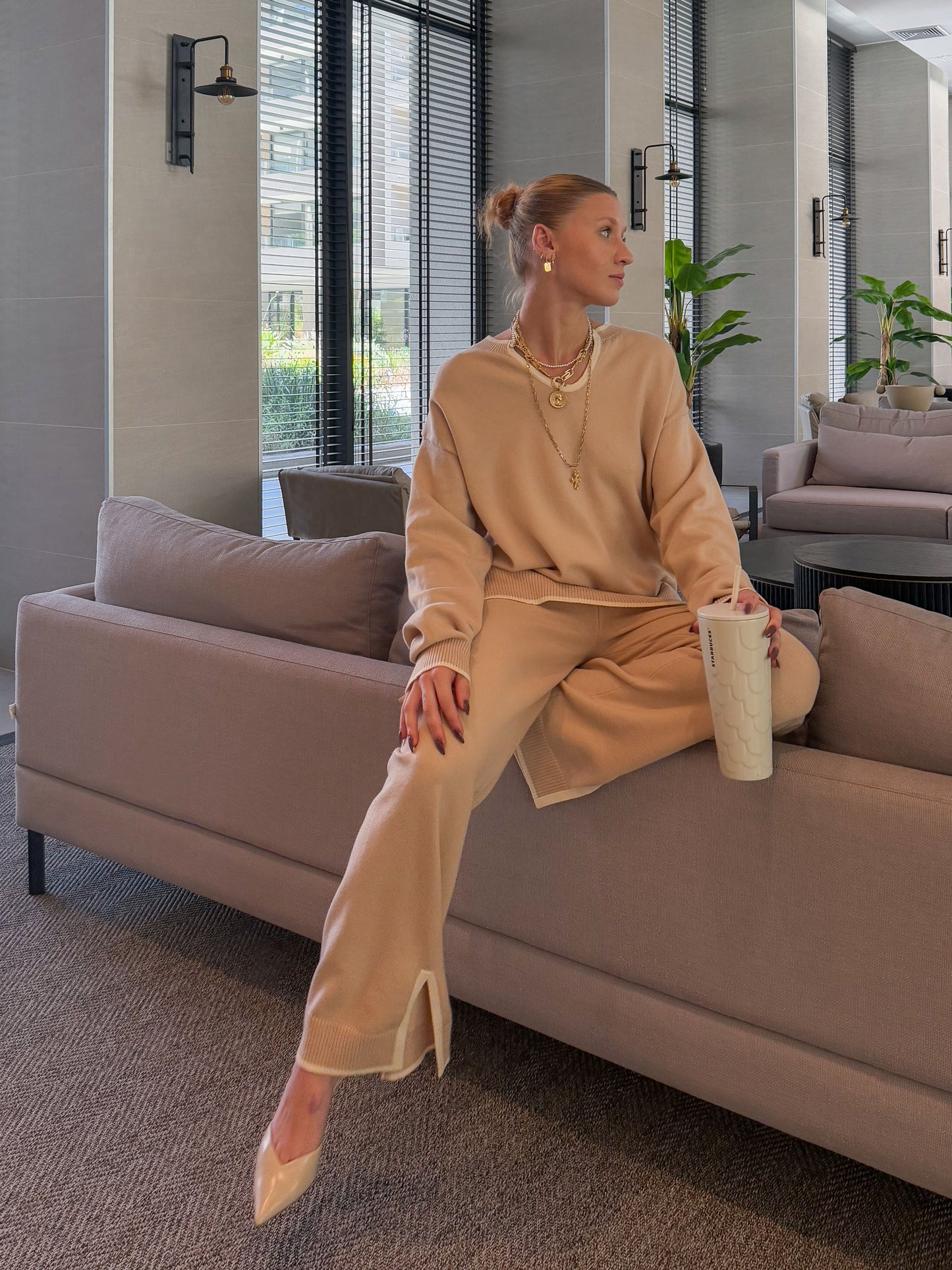 CONJUNTO BEIGE LANILLA