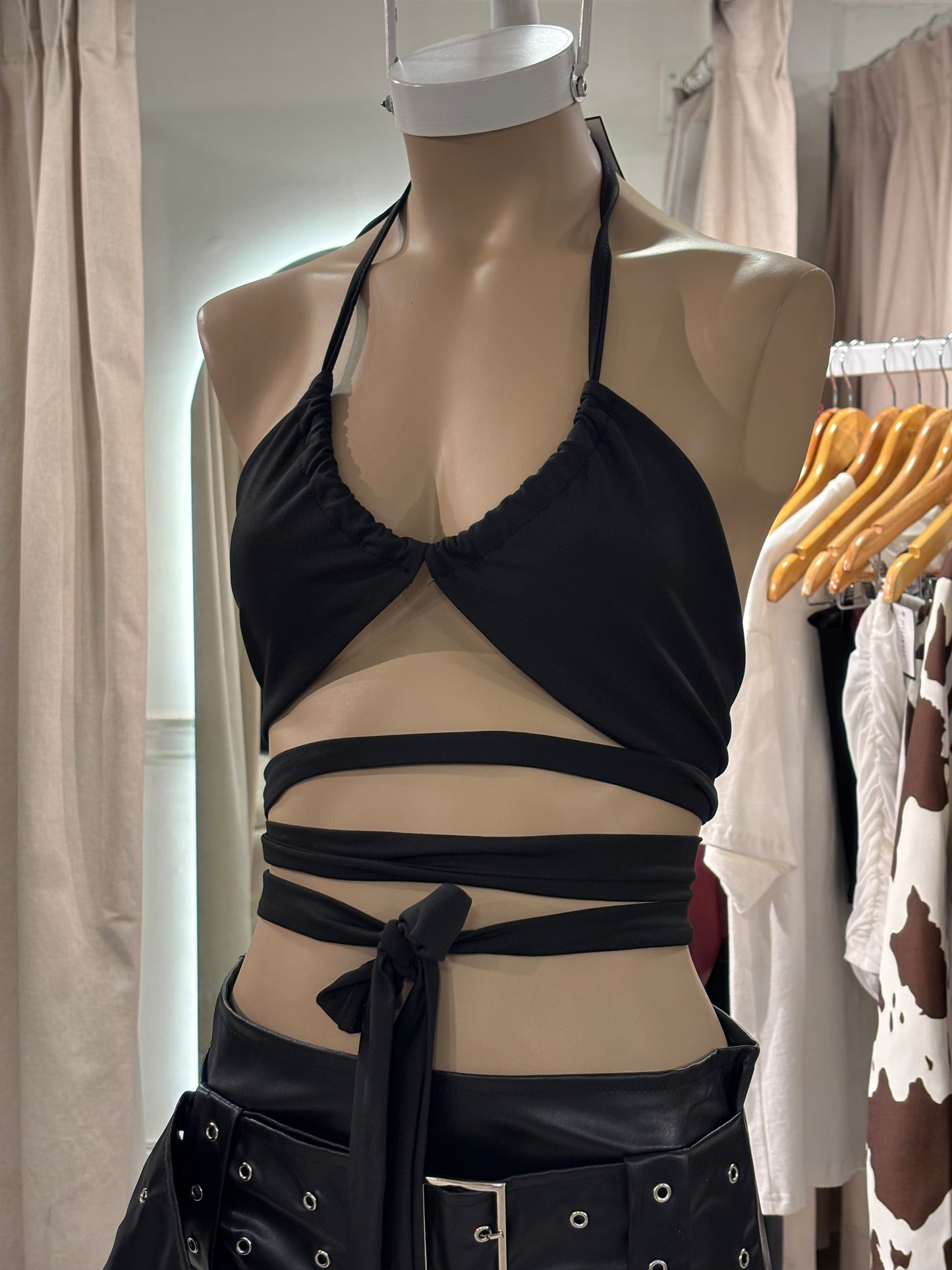 Top Negro Halter con Tiras y Amarras | Starfish